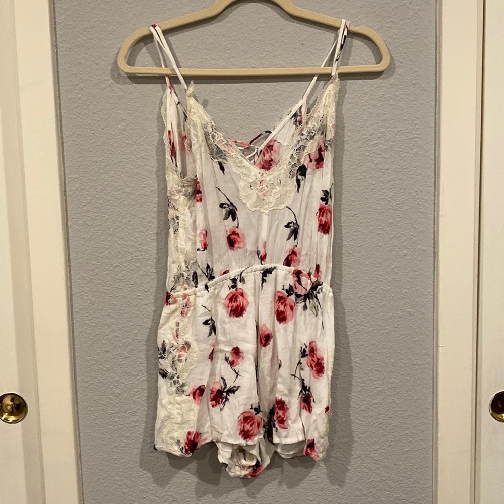 Kendall and Kylie Lace Slip Romper foral lace sexy teddy size small